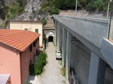 Tunnel per la spiaggia di Guvano, Cinque Terre, Liguria